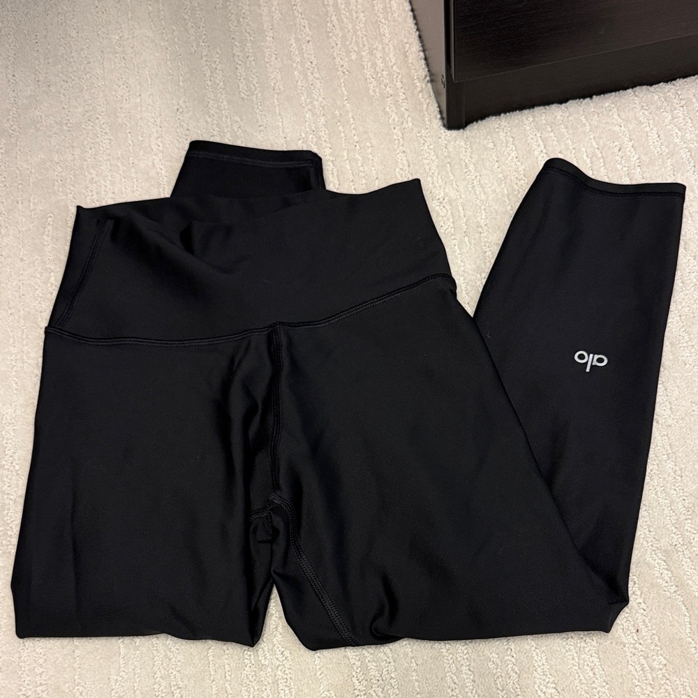 ALO Yoga Jet Black High-Waist air lift capri Leggings